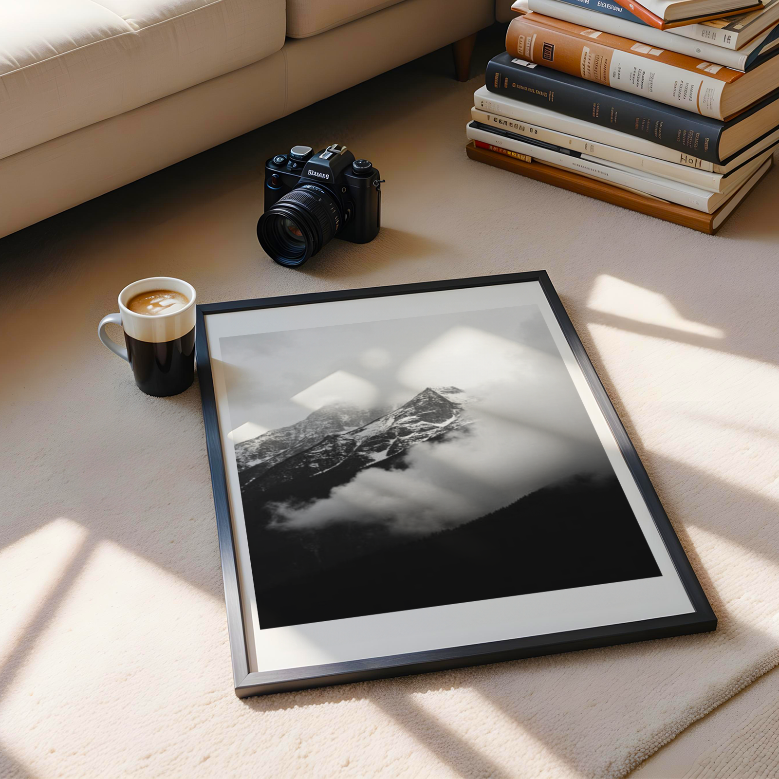 ästhetisches poster für zuhause oder büro, minimalistisches poster, elegante dekoration, poster für schlafzimmer, esszimmer poster, Berge, Landschaft Poster, Berge Im Nebel