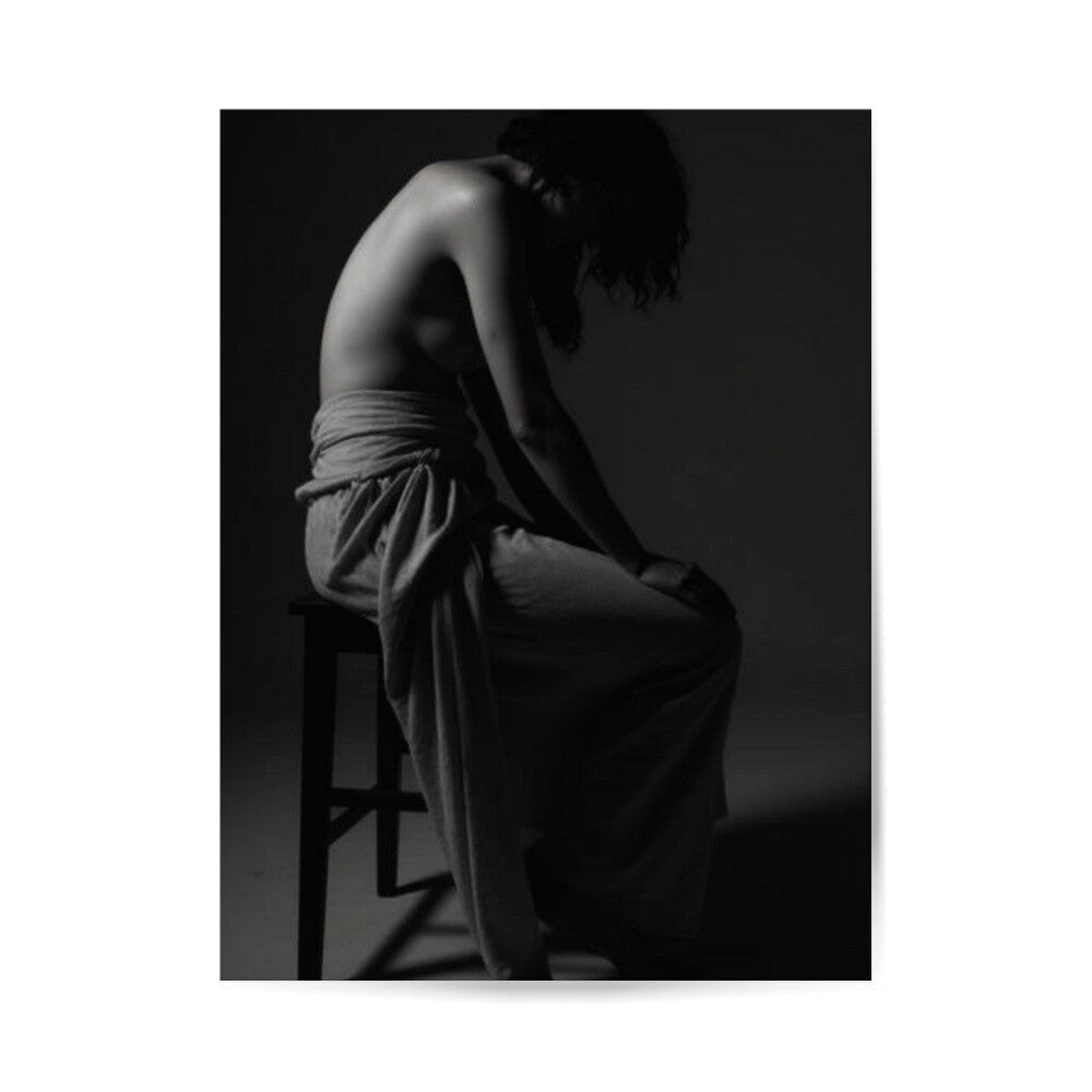 poster in schwarz weiß, minimalistisches poster mit weiblicher Figur, Dunkle Ästhetik, 